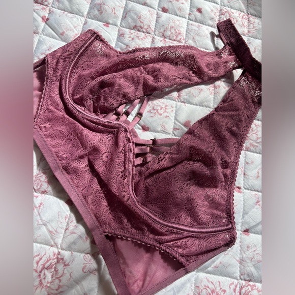 Victoria's Secret Lace Halter Bralette in Mauve Pink - Picture 5 of 6